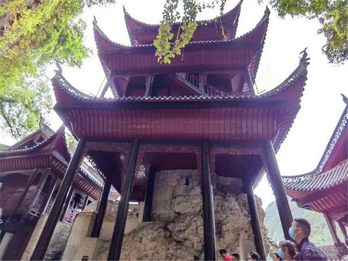 乾隆临终嘱咐永琰不要杀和珅，和珅自尽15年后，永琰明白父亲意思
